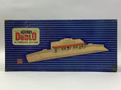 Lot 87 - HORNBY DUBLO ELECTRIC TRAIN SET