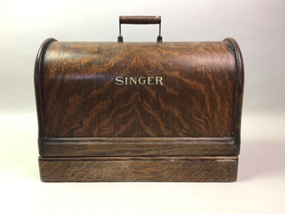 Lot 261 - SINGER SEWING MACHINE