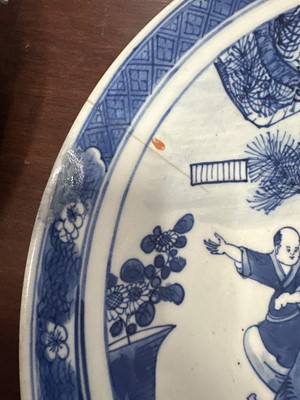Lot 1074 - CHINESE BLUE AND WHITE CHARGER