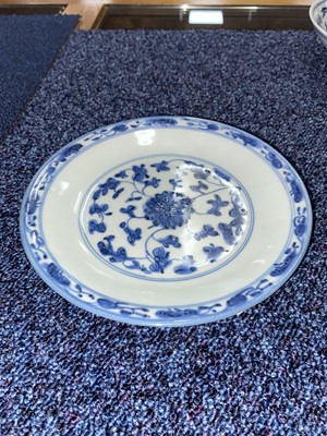 Lot 1078 - CHINESE BLUE AND WHITE LOTUS DISH