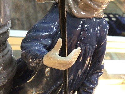 Lot 285 - LLADRO, THE LAMPLIGHTER (EL FAROLERO)