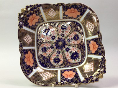 Lot 250 - COLLECTION OF CERAMICS