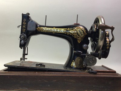 Lot 481 - VINTAGE SINGER PORTABLE SEWING MACHINE