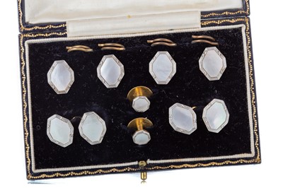 Lot 1179 - COLLECTION OF JEWELLERY