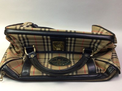 Lot 526 - JIMMY TARBUCK GOLF CLASSIC 1977 BURBERRY BAG