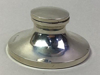 Lot 542 - SILVER INK WELL