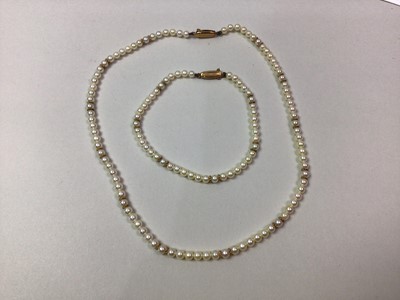 Lot 554 - CULTURED PEARL NECKLACE