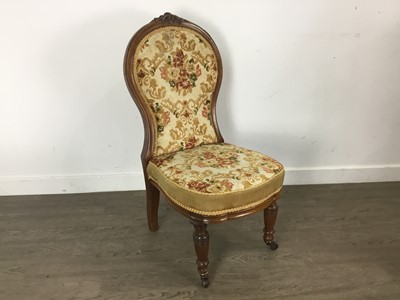 Lot 578 - VICTORIAN WALNUT GOSSIP CHAIR