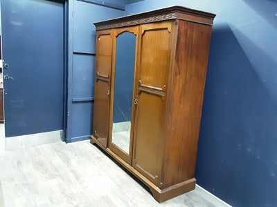 Lot 669 - EDWARDIAN MAHOGANY TRIPLE WARDROBE