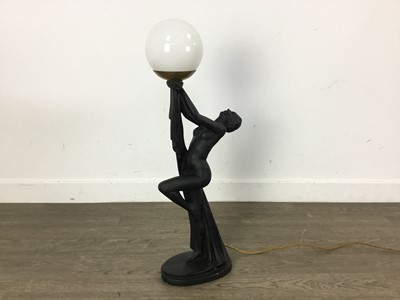 Lot 667 - VINTAGE FIGURAL LAMP