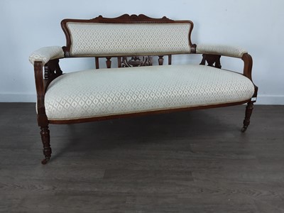 Lot 528 - VICTORIAN PARLOUR SETTEE