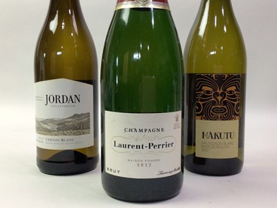 Lot 612 - FIVE BOTTLES OF WINE