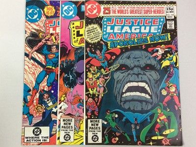 Lot 1128 - MARVEL AND DC COMICS