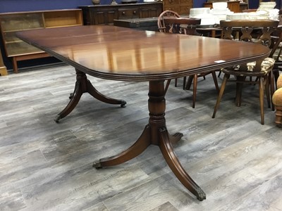 Lot 601 - REPRODUCTION MAHOGANY TWIN PEDESTAL DINING TABLE