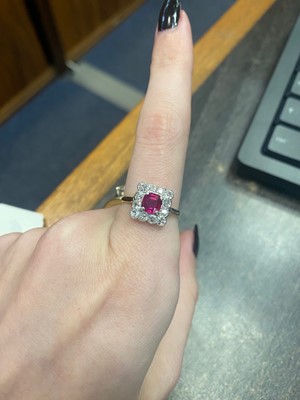 Lot 1196 - RUBY AND DIAMOND RING