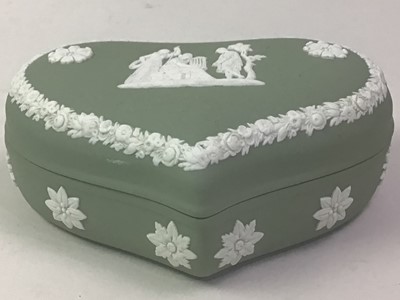 Lot 721 - WEDGWOOD JASPER WARE TRINKET BOX