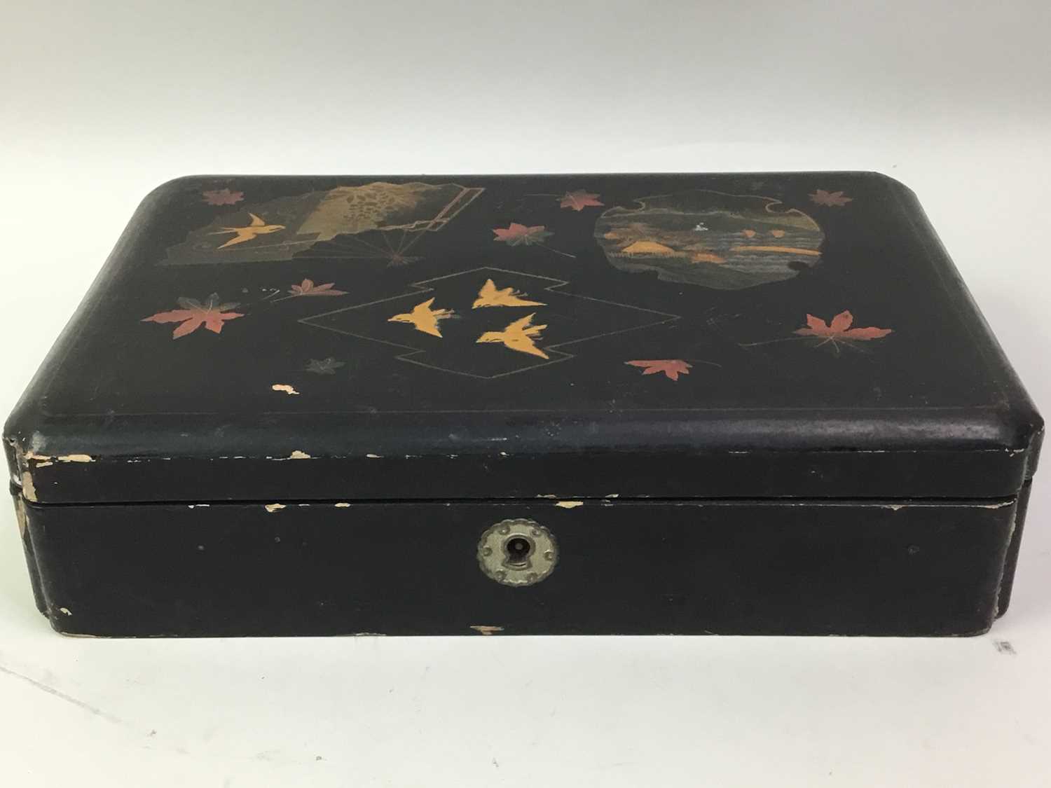 Lot 739 - EARLY/MID 20TH CENTURY JAPANESE LACQUERED BOX