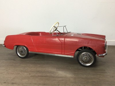 Lot 758 - CHILD'S PEDAL CAR