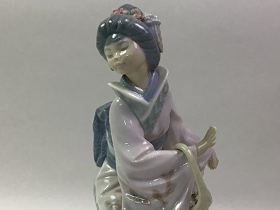 Lot 733 - LLADRO FIGURE OF A FEMALE