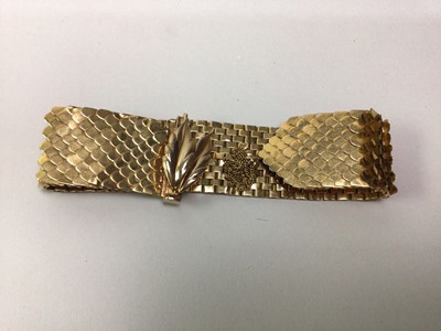 Lot 50A - GOLD BRACELET