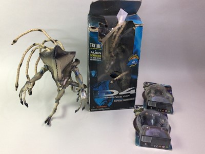 Lot 20 - COLLECTION OF TOYS AND MODELS