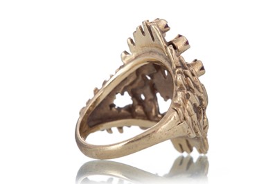 Lot 1229 - RETRO BARK DESIGN RING