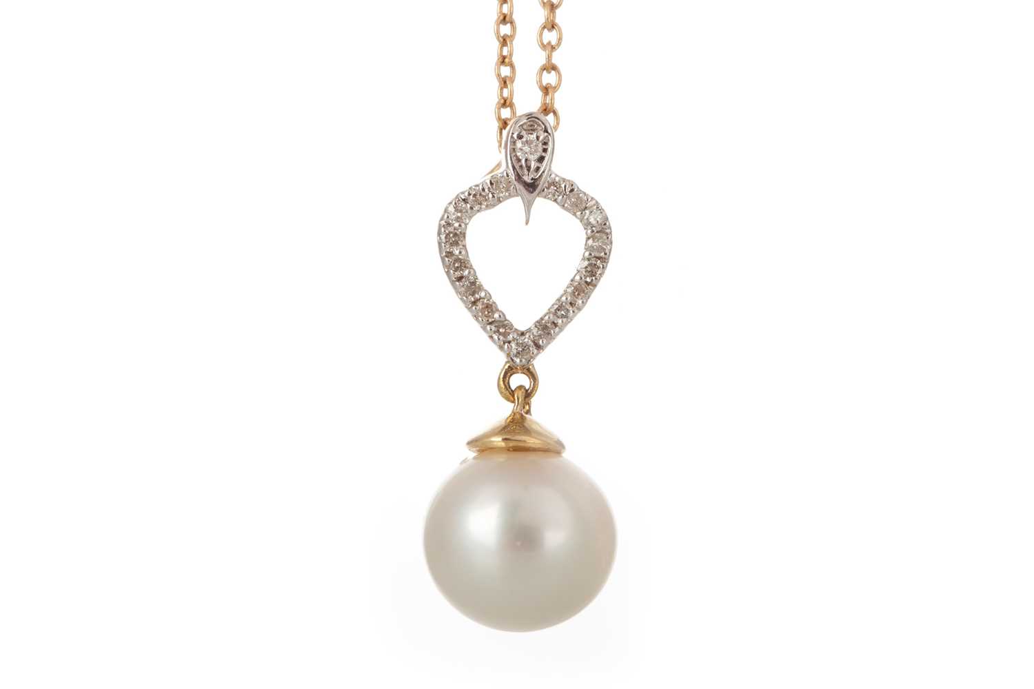 Lot 1117 - PEARL AND DIAMOND NECKLACE