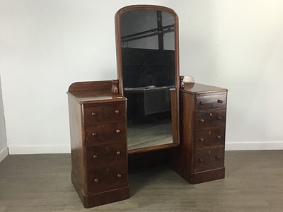 Lot 93 - VICTORIAN MAHOGANY DUCHESS DRESSING TABLE