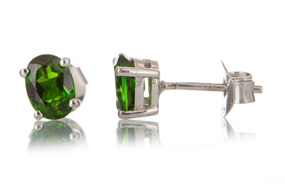 Lot 1125 - PAIR OF CHROME DIOPSIDE STUD EARRINGS