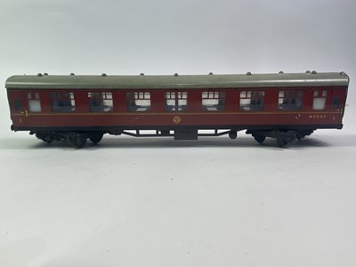 Lot 199 - VINTAGE HORNBY DUBLO TRAIN SET