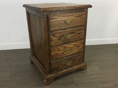 Lot 266 - PAIR OF OAK BEDSIDE CHESTS