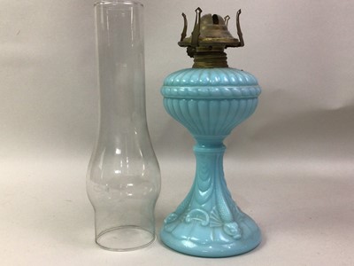 Lot 319 - VICTORIAN OIL LAMP