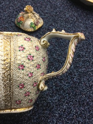 Lot 810 - MEISSEN CADDY, TEAPOT AND STAND