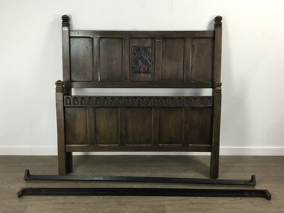 Lot 190 - OAK BEDSTEAD