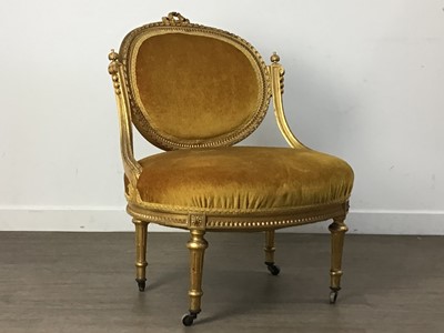 Lot 242 - REPRODUCTION GOSSIP CHAIR