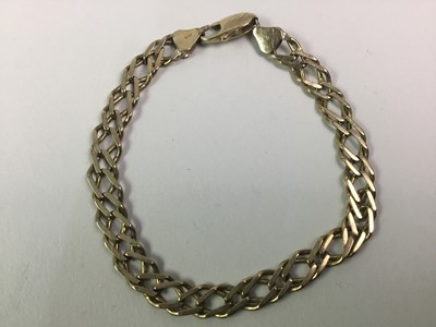 Lot 381 - CURB BRACELET