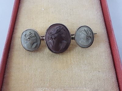 Lot 375 - CAMEO BRACELET