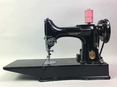 Lot 390 - SINGER FEATHERWEIGHT SEWING MACHINE