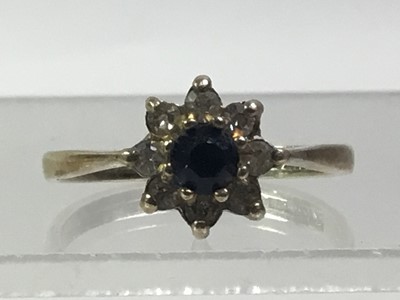 Lot 414 - DIAMOND FIVE STONE RING