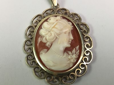 Lot 417 - GOLD CAMEO PENDANT ON CHAIN