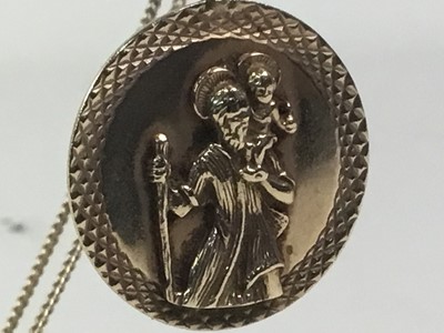 Lot 418 - ST CHRISTOPHER PENDANT ON CHAIN