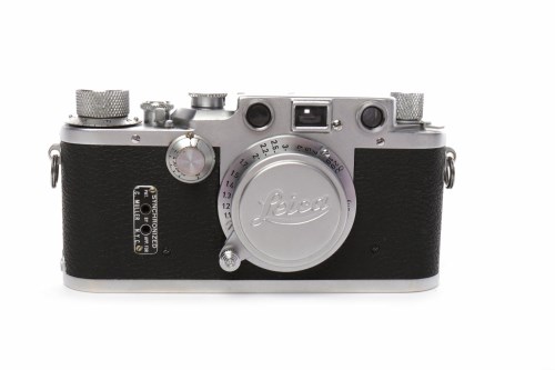 Lot 11 - 1946 LEICA 3C WITH STEP chrome finish, serial...