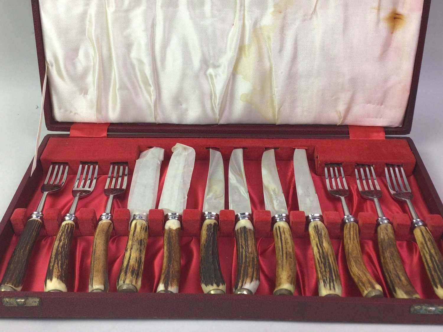 lot-479-vintage-steak-knives-and-forks-set