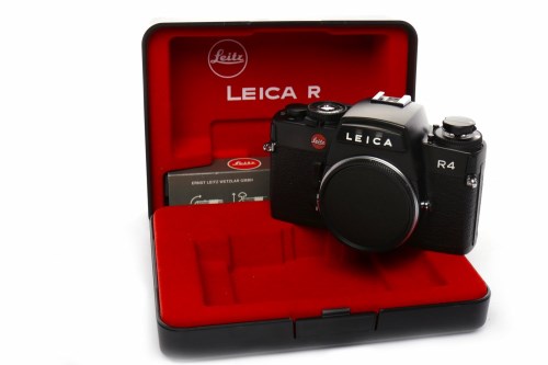 Lot 13 - 1982 LEICA R4 BODY black finish, serial number...