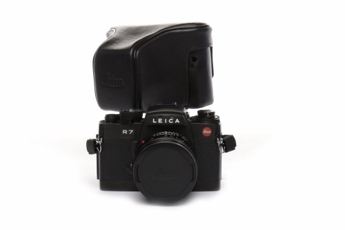 Lot 16 - 1993 LEICA R7 black finish, serial number...