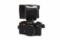 Lot 17 - 1981 LEICA R4 BODY black finish, serial number...
