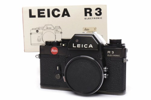 Lot 25 - 1976 LEICA R3 BODY black finish, serial number...