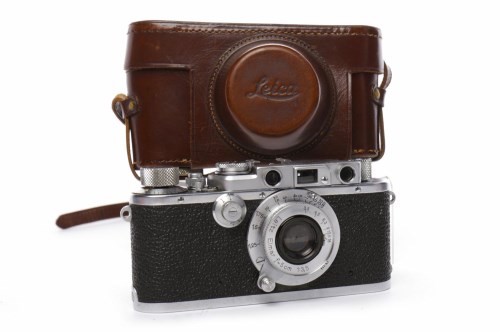 Lot 26 - 1933 LEICA 3 chrome finish, serial number...