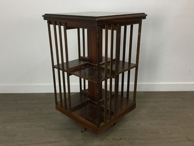 Lot 570 - EDWARDIAN MAHOGANY INLAID BOOKCASE