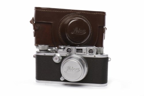 Lot 36 - 1938 LEICA 3B chrome finish, serial number...